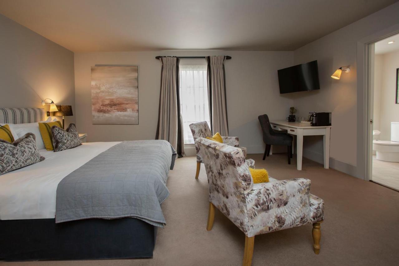 Отель The Grosvenor Arms Шефтсбери Экстерьер фото