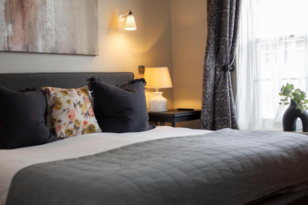 Отель The Grosvenor Arms Шефтсбери Экстерьер фото