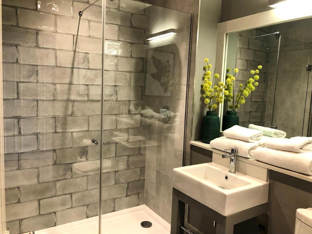 Отель The Grosvenor Arms Шефтсбери Экстерьер фото