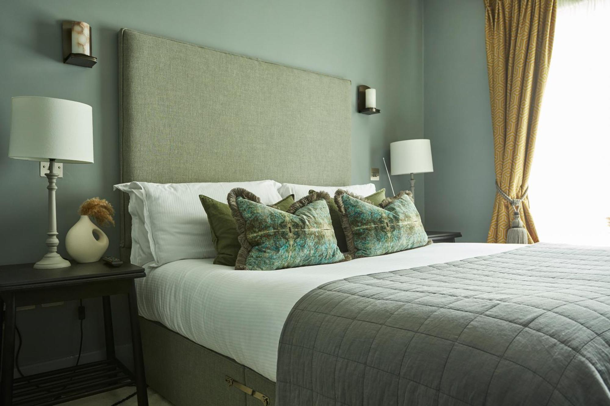 Отель The Grosvenor Arms Шефтсбери Экстерьер фото