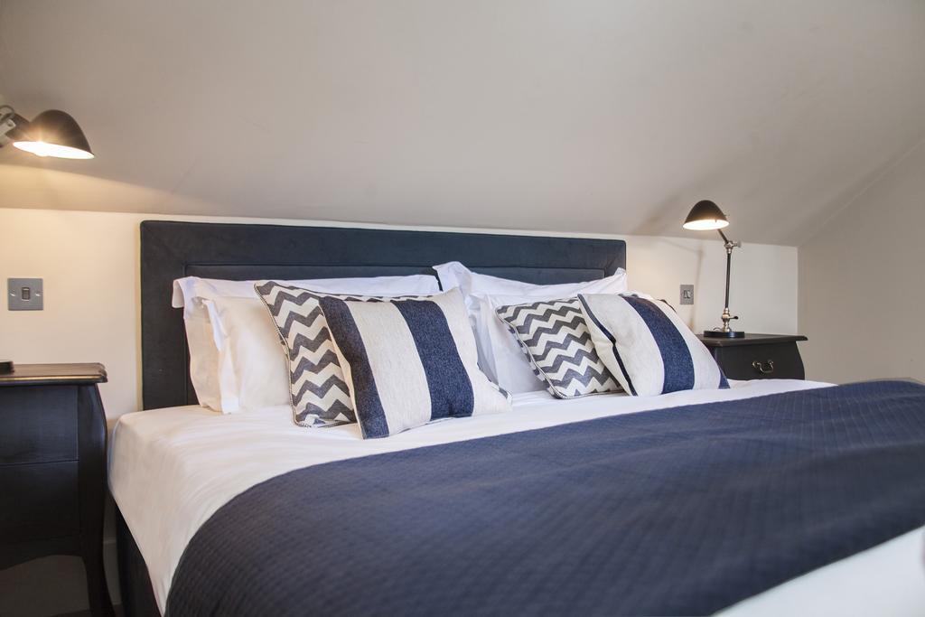 Отель The Grosvenor Arms Шефтсбери Экстерьер фото